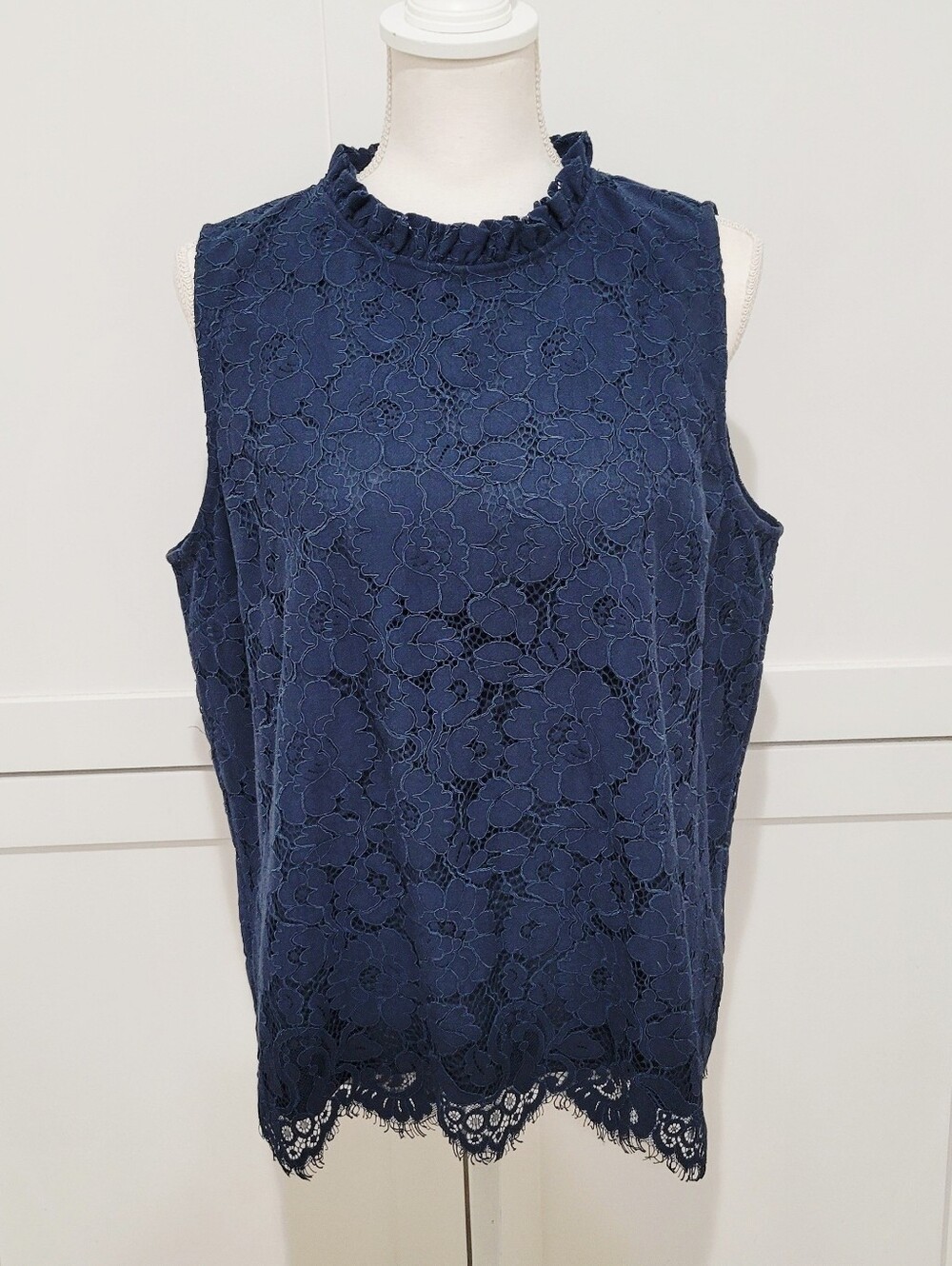 Ann Taylor Navy Blue Lace Sleeveless Fully Lined Blouse | Size XL Petite